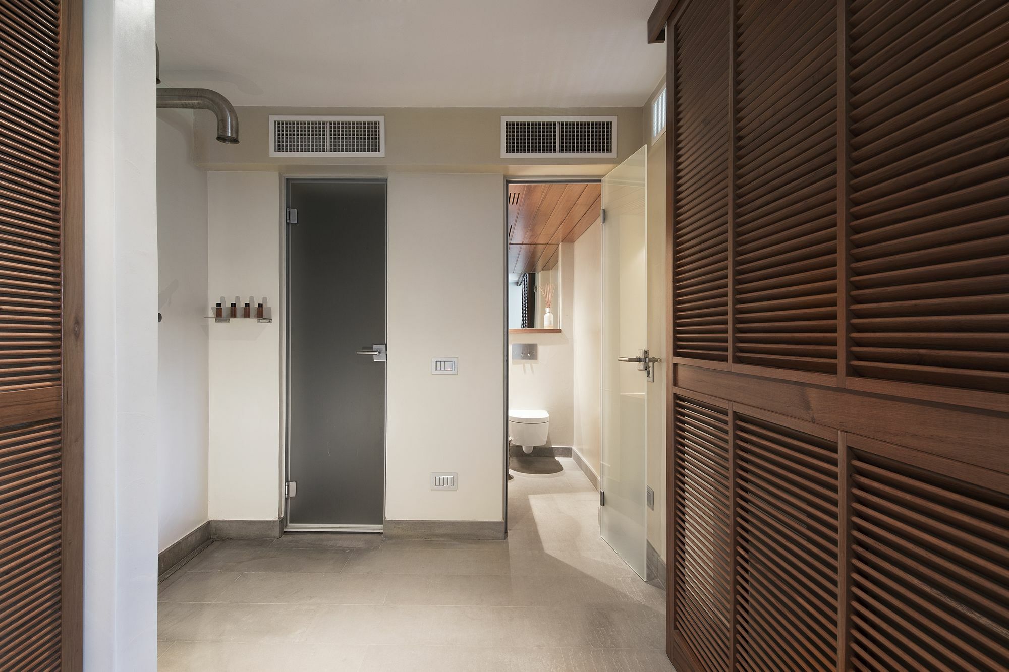 Suite & Pool-Como House-160 Mt-Private Indoor Swimming Pool, Heated All Year-Private Covered Parking-Private Garden And Terrace-Fully Equipped Kitchen Dış mekan fotoğraf